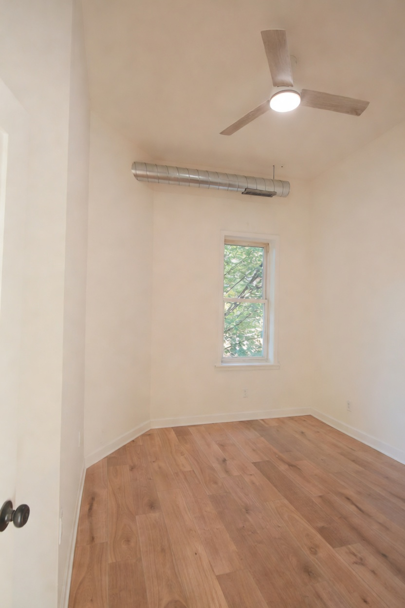 1077 W Polk #2 — front right bedroom