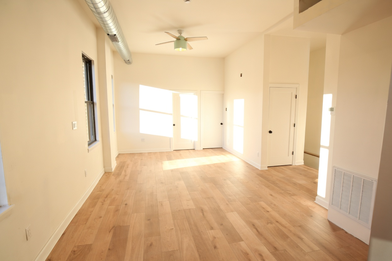 1077 W Polk #2 — 3 bed 1.5 bath