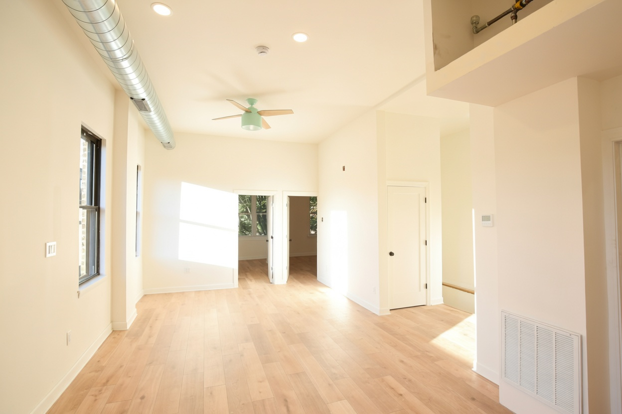 1077 W Polk #2 — living room toward entry