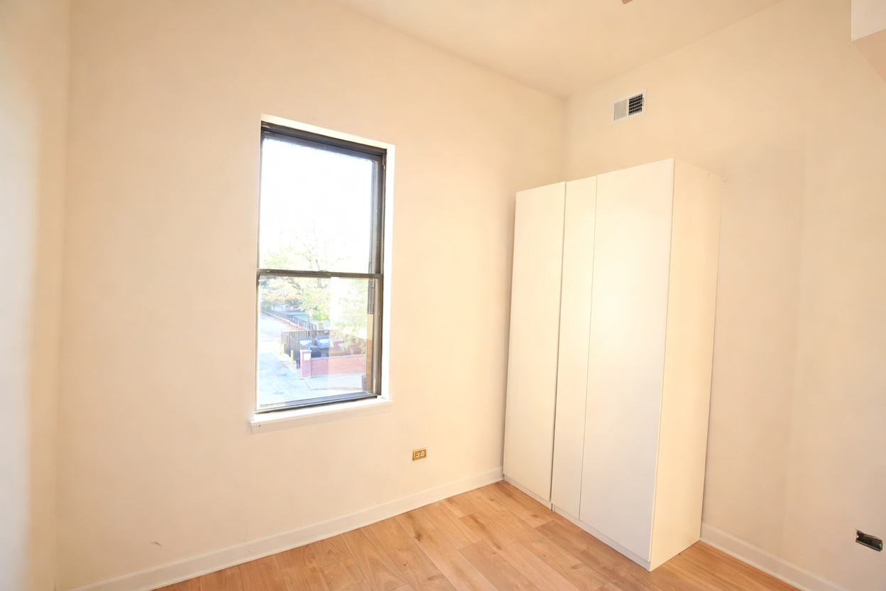 1077 W Polk #2 — rear bedroom with closet