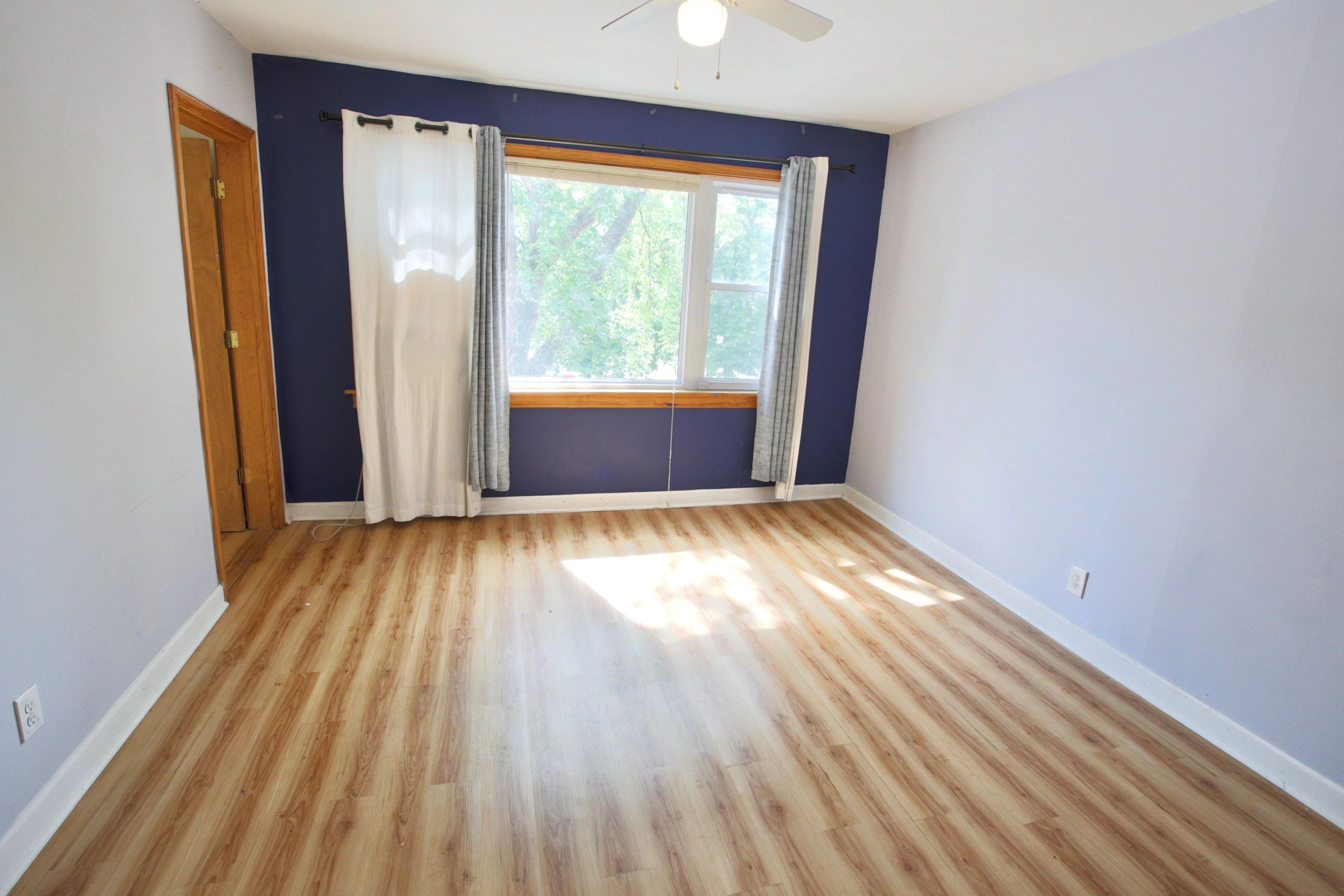 923 Aberdeen 2F 4 bed 1bt
